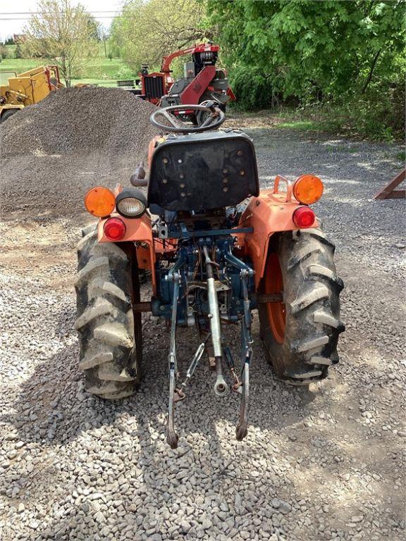 1988 KUBOTA B7200 COMPACT TRACTOR