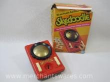Skedoodle, the Amazing drawing & design machine, 1979 Hasbro Industries Inc., 1 lb 4 oz