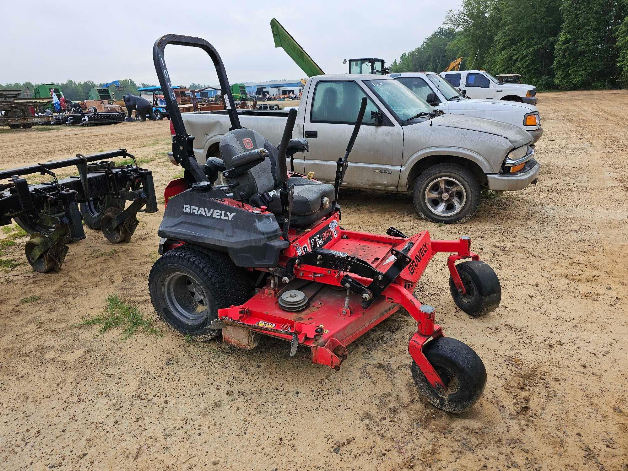 1000 - GRAVELY PRO TURN 260 ZERO TURN MOWER