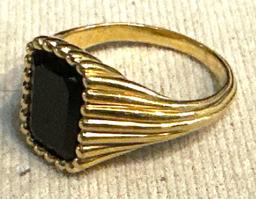 Sterling Silver ring with Onyx Gemstones size 7