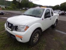 2015 Nissan Frontier SV, Ext Cab, 4x4, Hard Fiberglass Toneau Cover, Orange