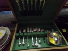 Oneida ''Society Deluxe'' Silverware in Box With Small ''Gotham'' Bowl (Din