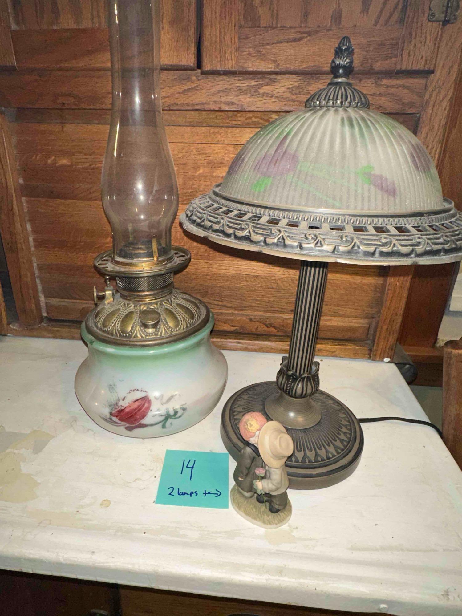 2 Lamps and figurine