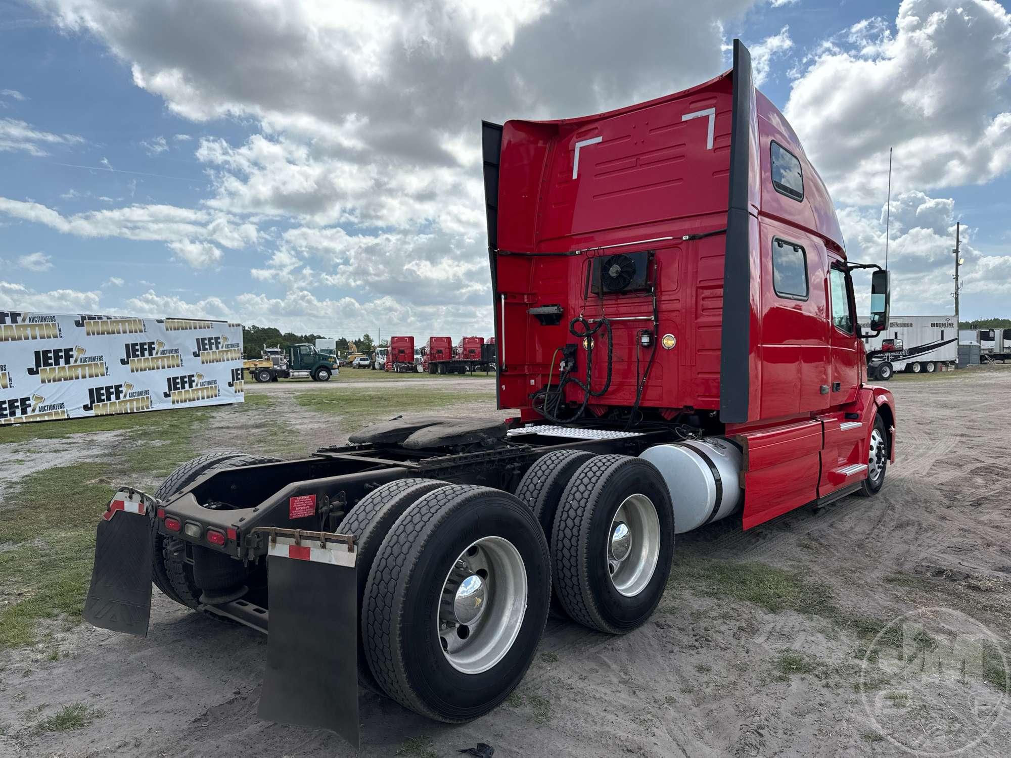 2017 VOLVO TRUCK VNL 780 TANDEM AXLE TRUCK TRACTOR VIN: 4V4NC9EH1HN976694