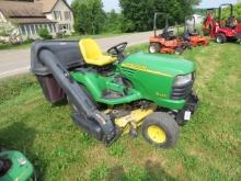 JOHN DEERE X495 RIDING LAWN MOWER WITH BAGGER