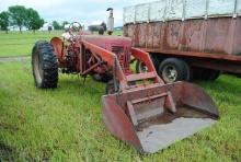 Farmall 400 Tractor with hydraulic loader with 7' trip bucket, gas, narrow front, side hydraulics, c