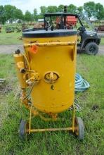 Empire Sand blasting pressure pot with hoses, Model P-650, mixing valve needs replacing