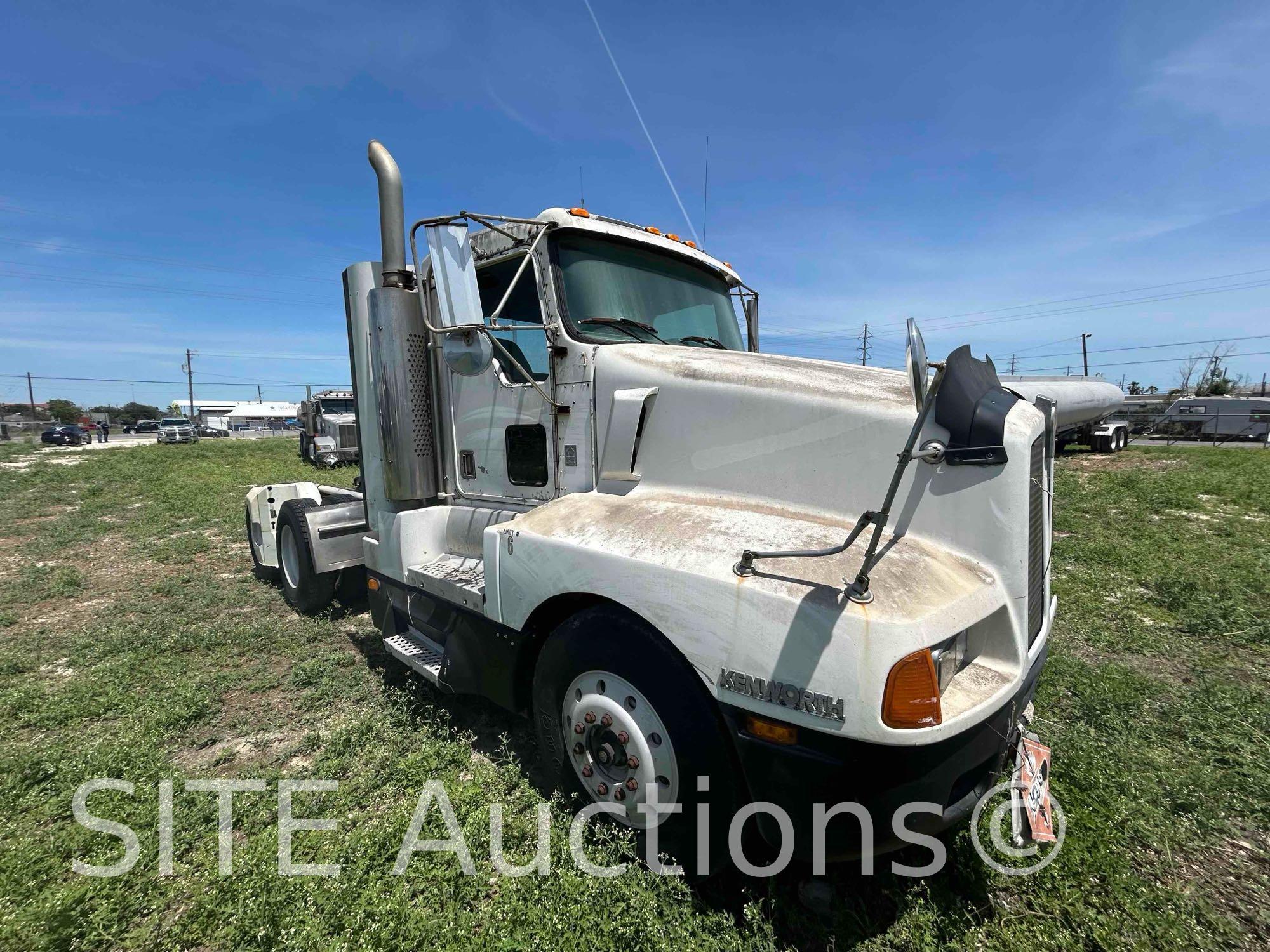 1996 Kenworth T600 T/A Daycab Truck Tractor