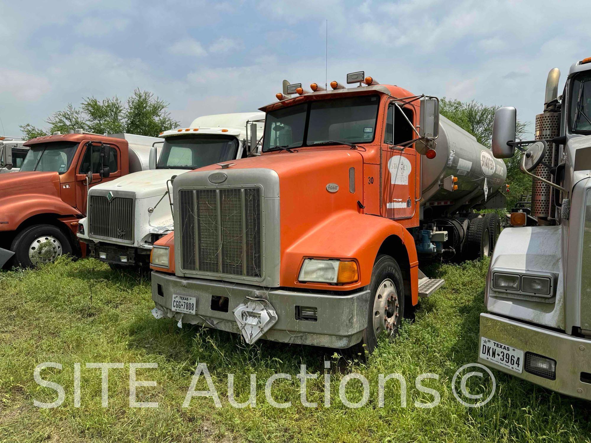 1999 Peterbilt 385 T/A Fuel Truck