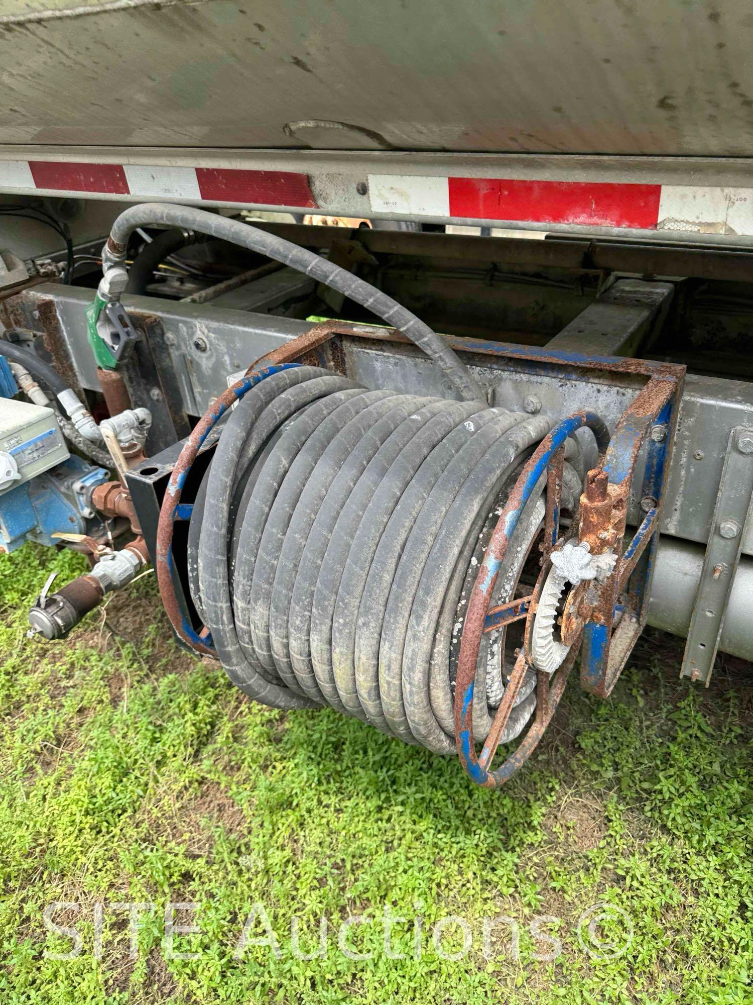 1999 Peterbilt 385 T/A Fuel Truck