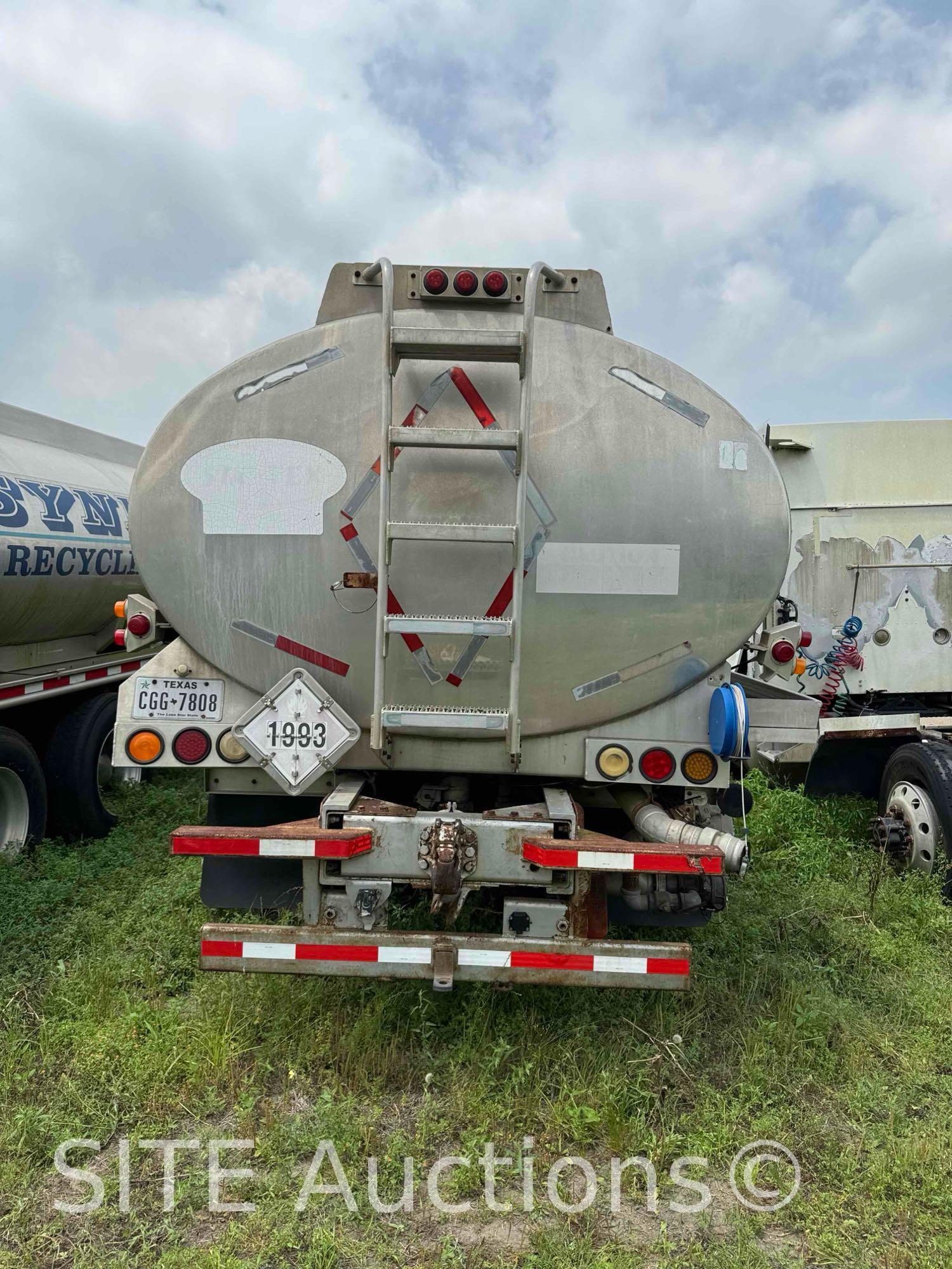 1999 Peterbilt 385 T/A Fuel Truck