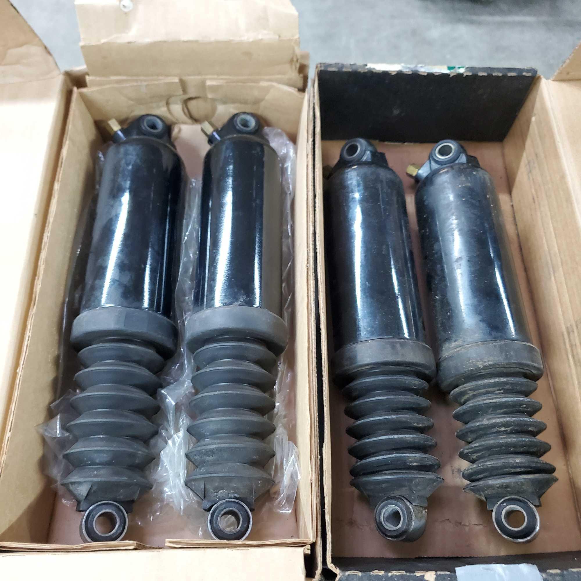 2 pairs of Harley Davidson low rear suspension shocks in original box Showa 54661-02/54565-97