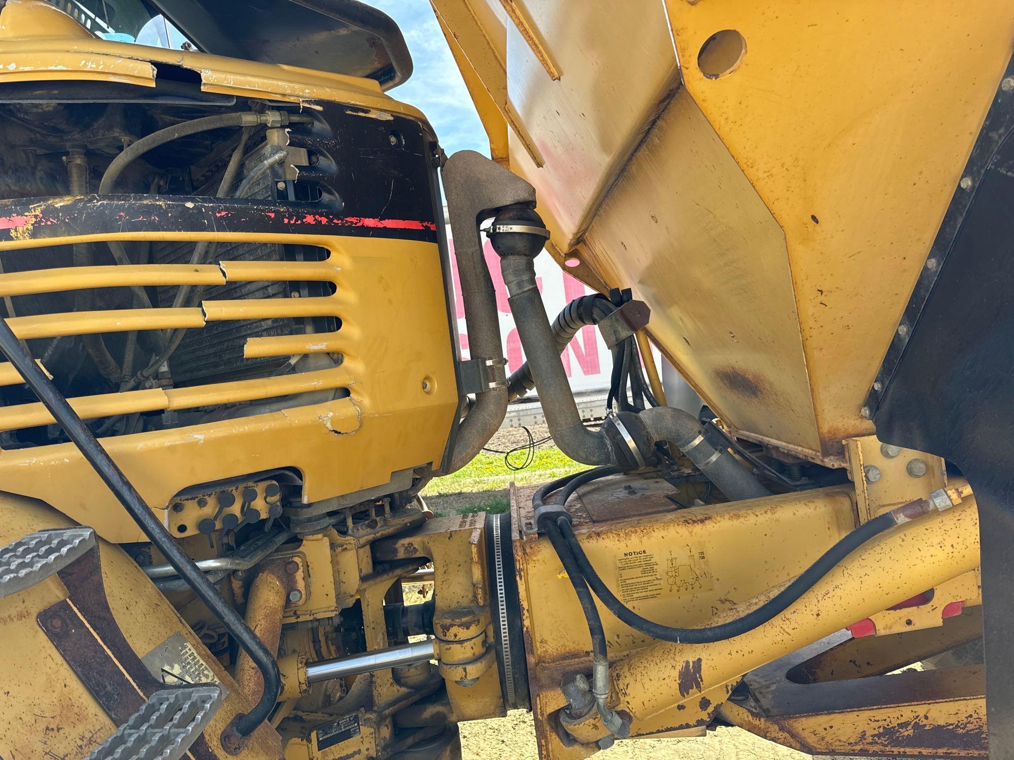 2006 Caterpillar 725 Haul Truck