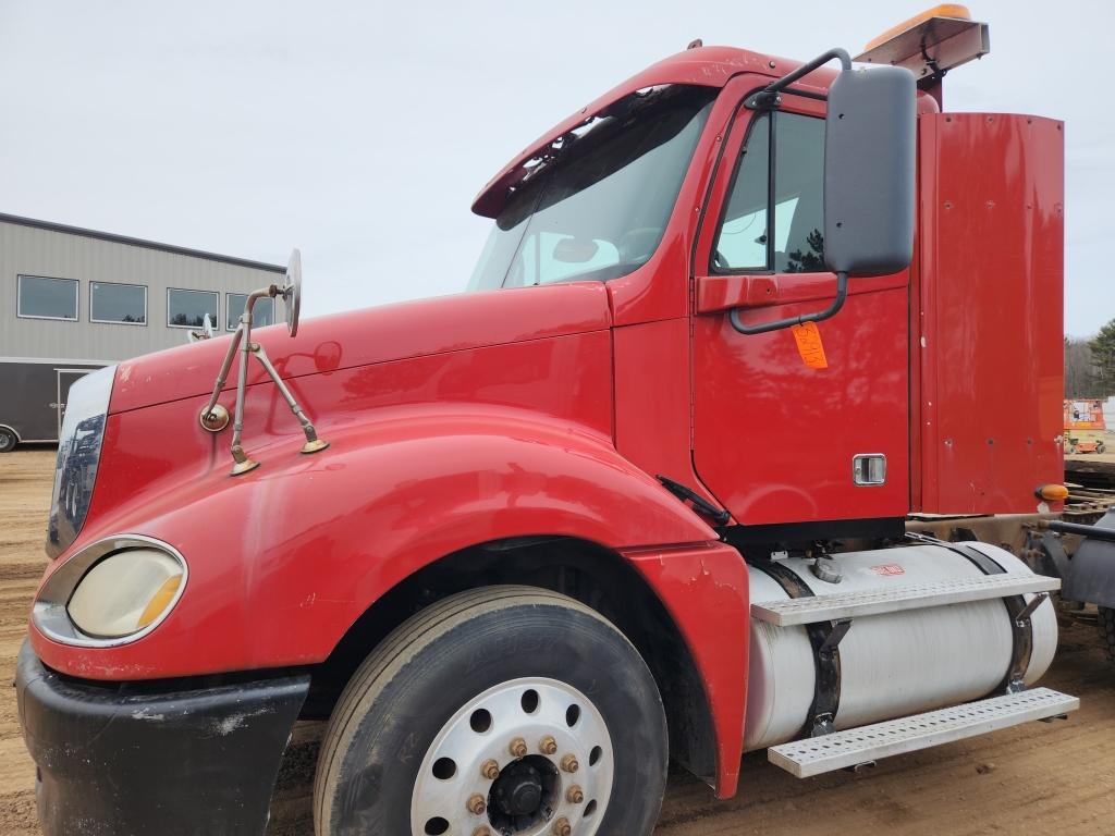 2005 Freightliner Day Cab