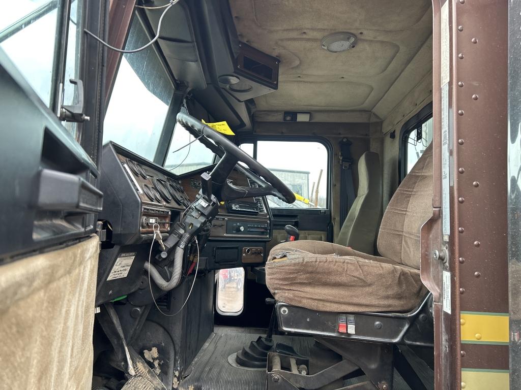 2003 Freightliner Day Cab Truck Tractor