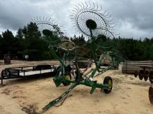 John Deere 802 Hay Rake