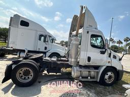 2011 FREIGHTLINER CASCADIA  DAY CAB