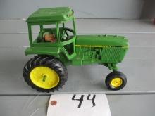 1/16 JD 40 SERIES TRACTOR, BROWN SEAT, NO DUALS