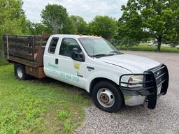 2006 Ford F350 Flatbed Truck - Standard Transmission - Does not run - No keys