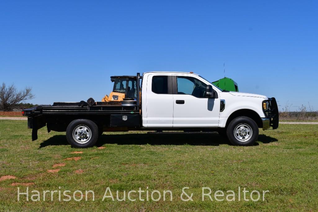 2019 F350 XL CAB AND CHASSIS WITH BUTLER BED