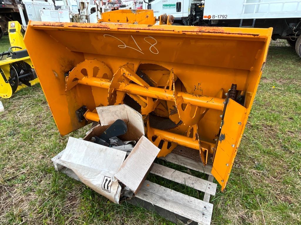 TRACKLESS B3 4? SNOW BLOWER ATTACHMENT W/ SCHUTE