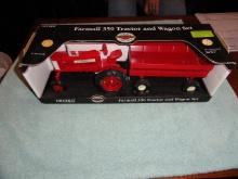 Toy - Farmall 350 tractor and wagon set