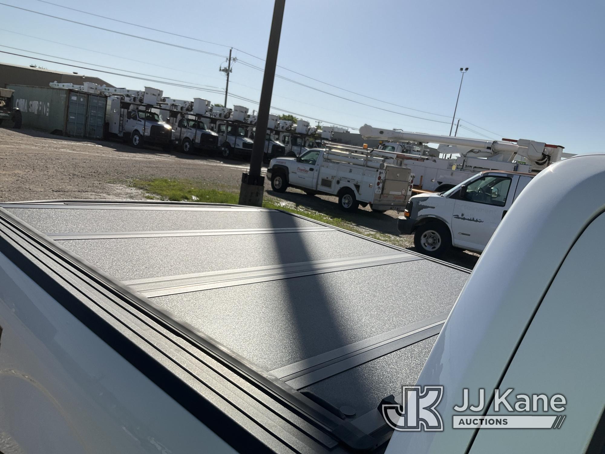 (Waxahachie, TX) 2018 Ford F150 4x4 Crew-Cab Pickup Truck Has Key, Starts, Wrecked