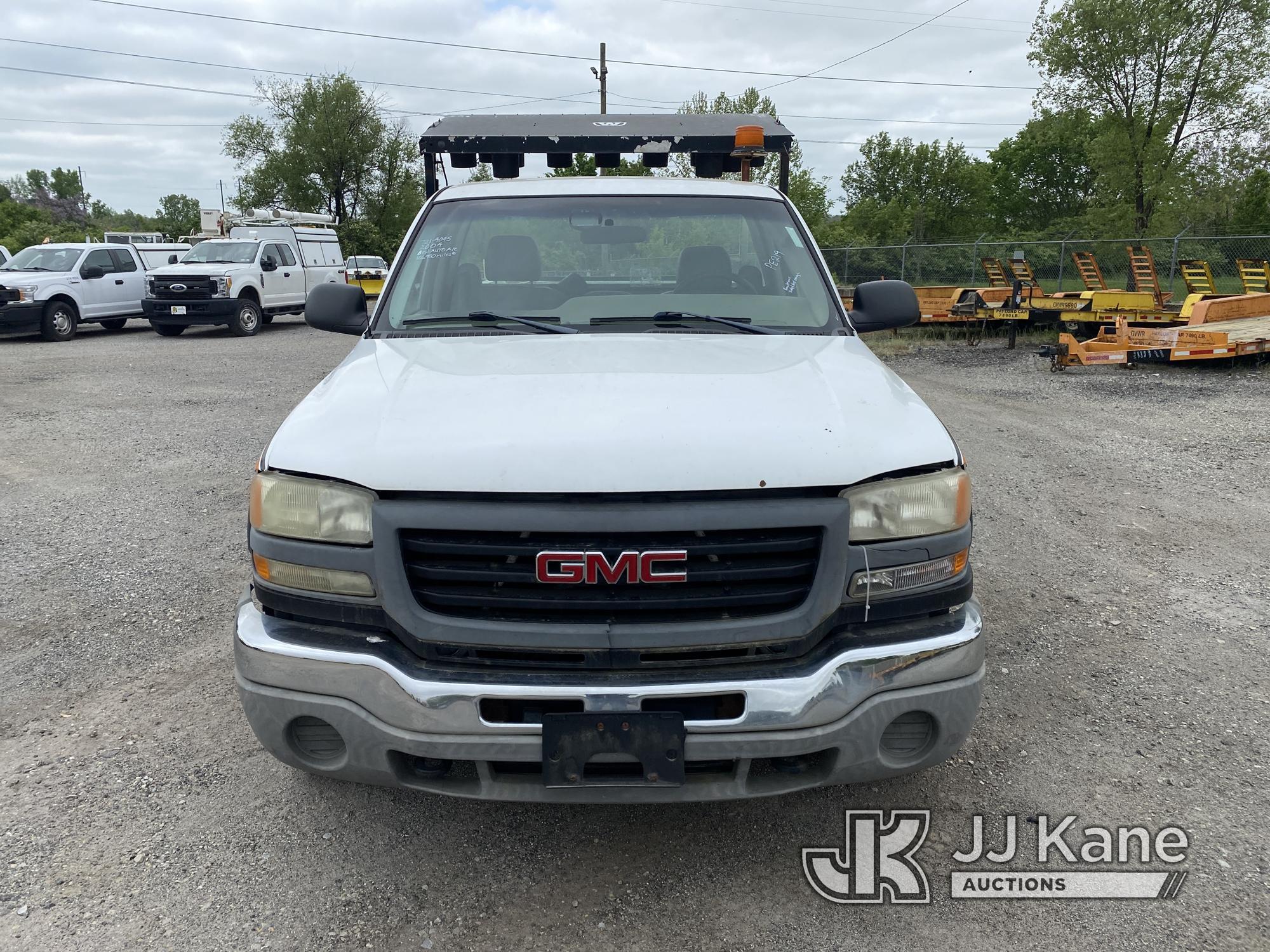 (Plymouth Meeting, PA) 2004 GMC Sierra 2500HD Pickup Truck Runs & Moves, Body & Rust Damage