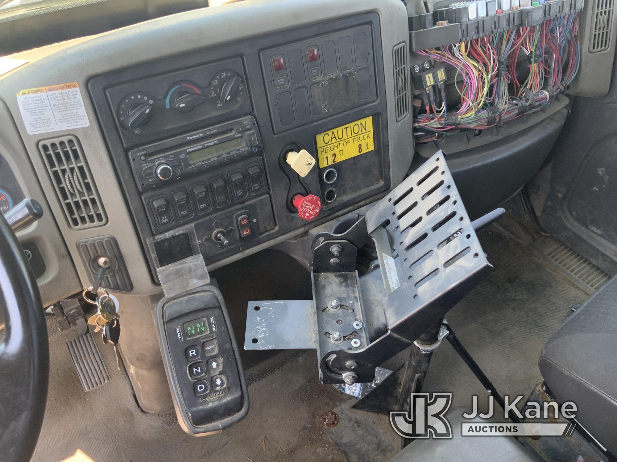 (Charlotte, MI) HiRanger 5FC-55, Bucket Truck center mounted on 2010 International 7400 WORKStar T/A