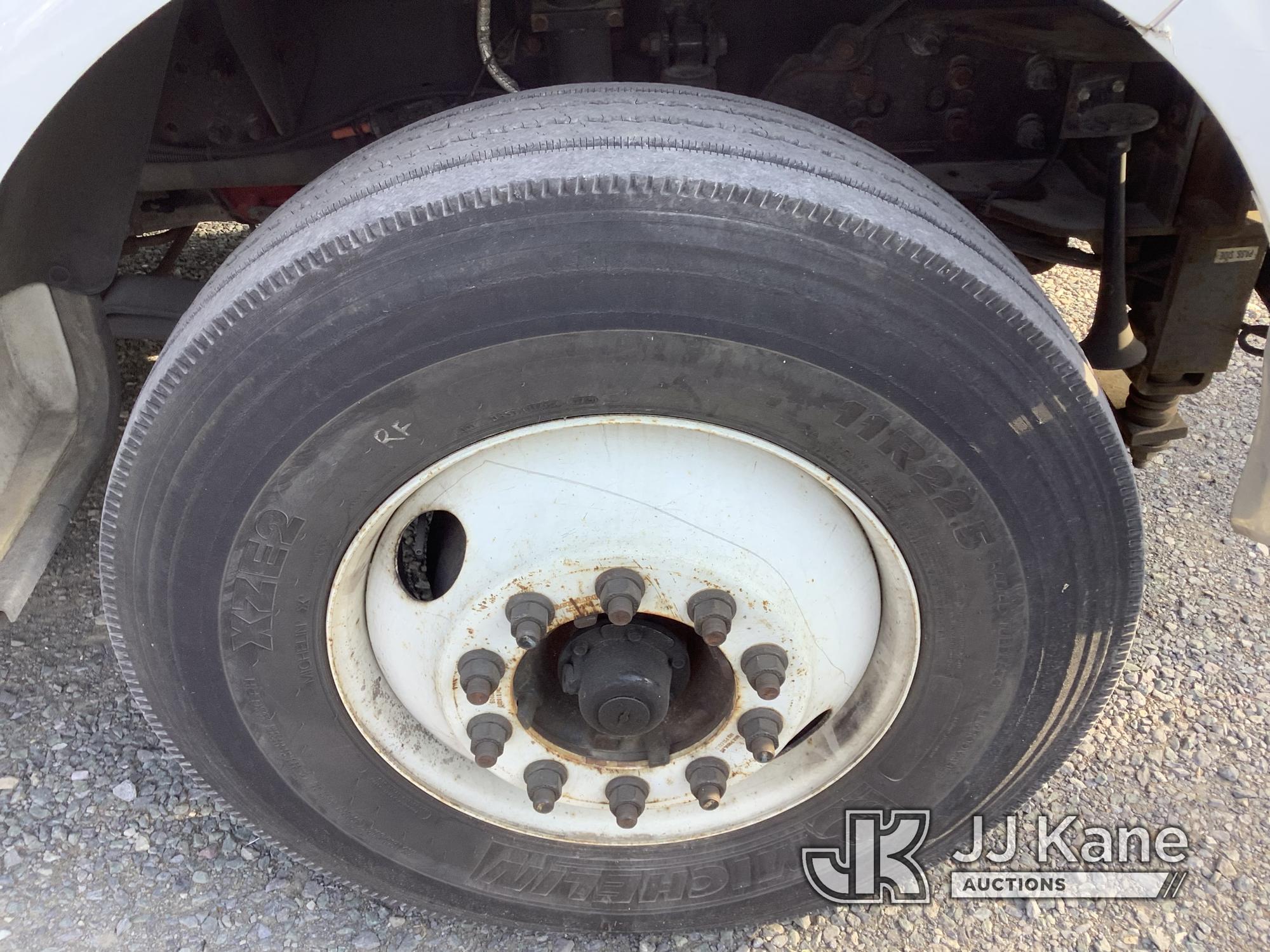 (Frederick, MD) Altec T40P, Articulating & Telescopic Bucket mounted on 2015 Ford F750 Service Truck