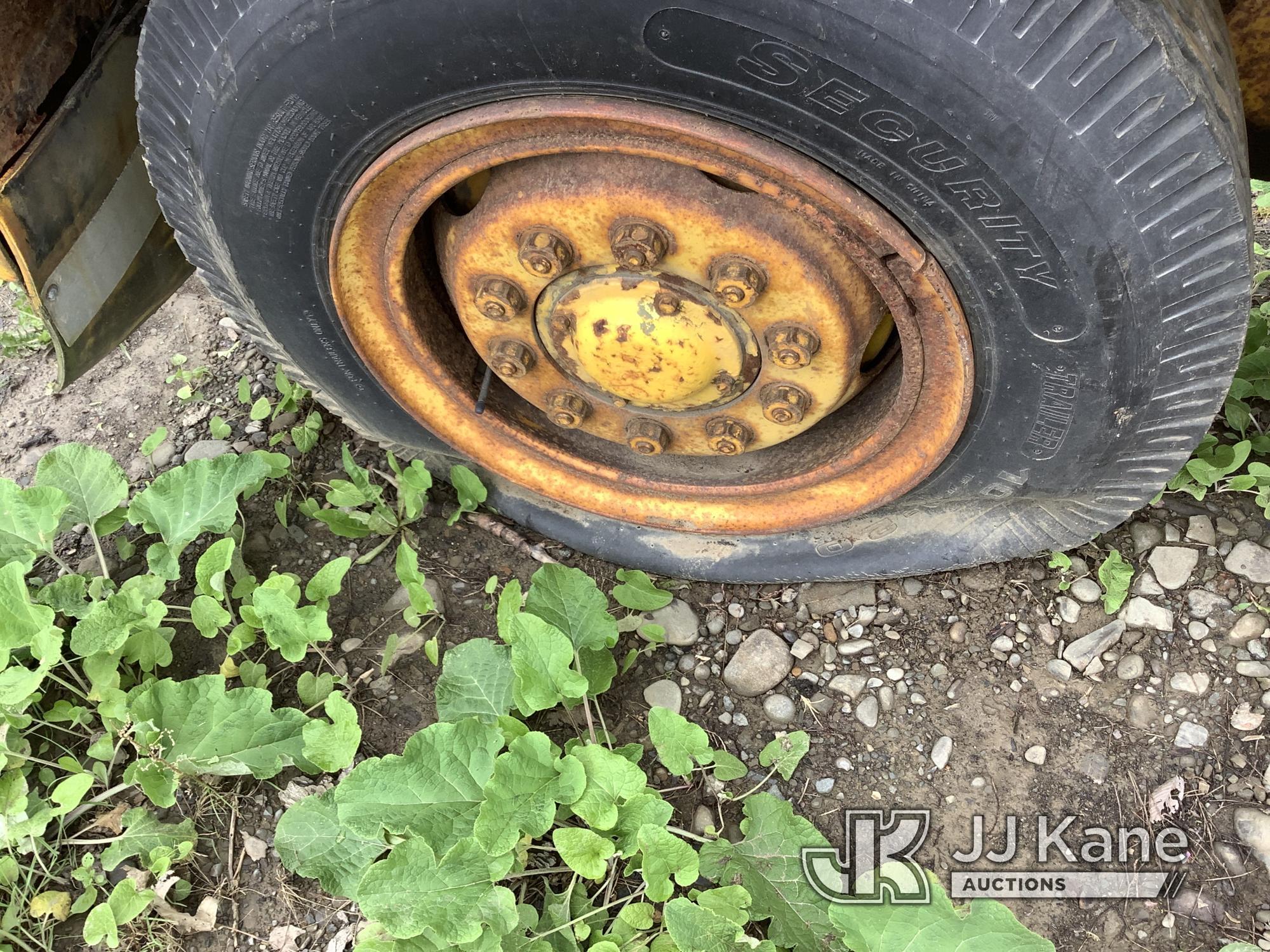 (Deposit, NY) 1971 Truco/Eaton Hydraulic Reel Trailer No Title) Flat tire on passenger side