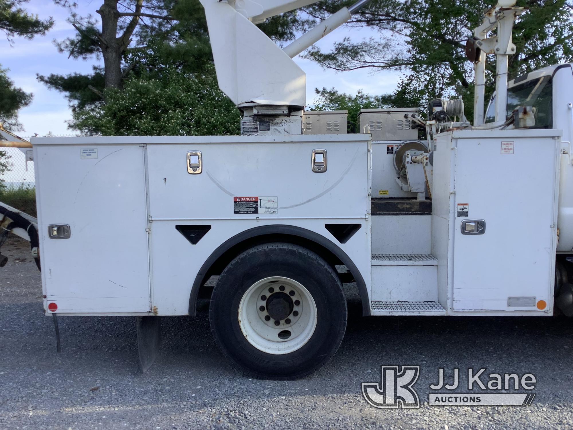 (Frederick, MD) Altec T40P, Articulating & Telescopic Bucket mounted on 2015 Ford F750 Service Truck