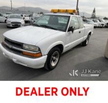 (Jurupa Valley, CA) 2000 Chevrolet S10 Extended-Cab Pickup Truck Runs & Moves, Driver side Mirror Is