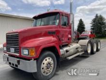 (Maple Lake, MN) 2000 Mack CH613 T/A Truck Tractor Runs and Moves