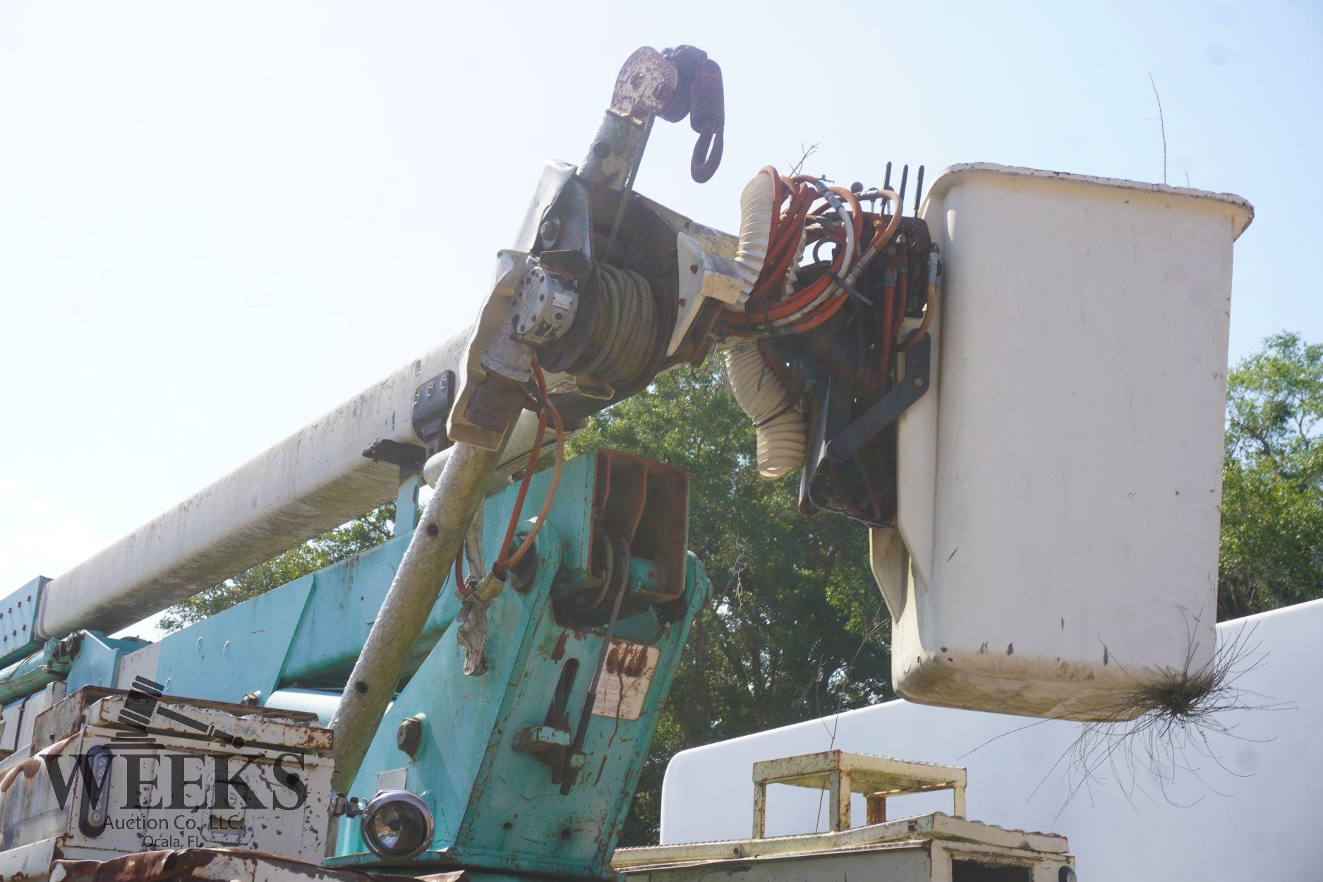 FORD F800 BUCKET TRUCK