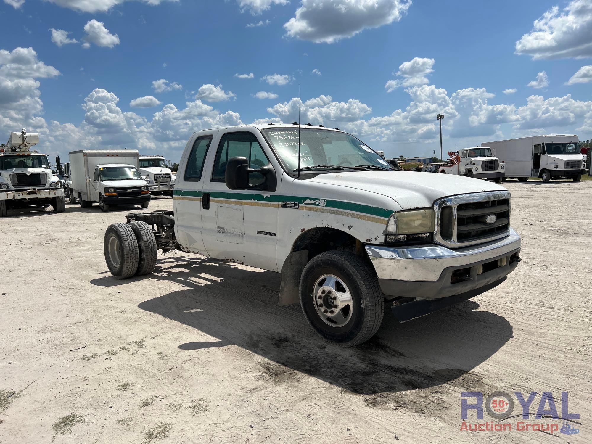 2002 Ford F-350 Ext Cab 4x4 Cab and Chassis Truck