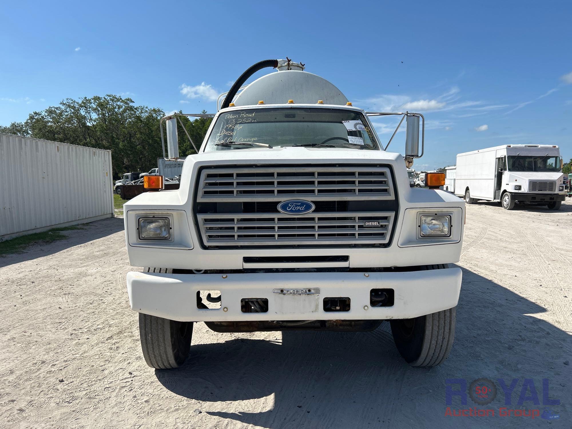 1994 Ford F800 2500 Gallon Water Truck