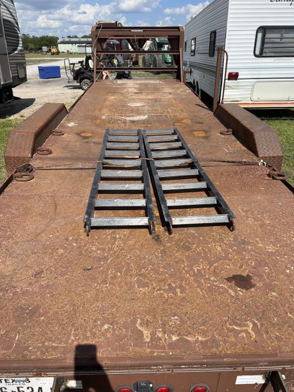 2017 Lamar 24ft Gooseneck Trailer W/t