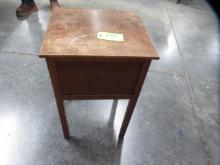 LIFT TOP END TABLE  15 X 14 X 26