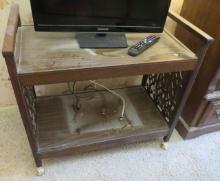 TV Stand on casters, 16"x29"x18"