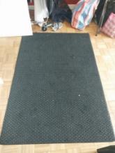 Black and white rug -Appr. 4 x 6ft