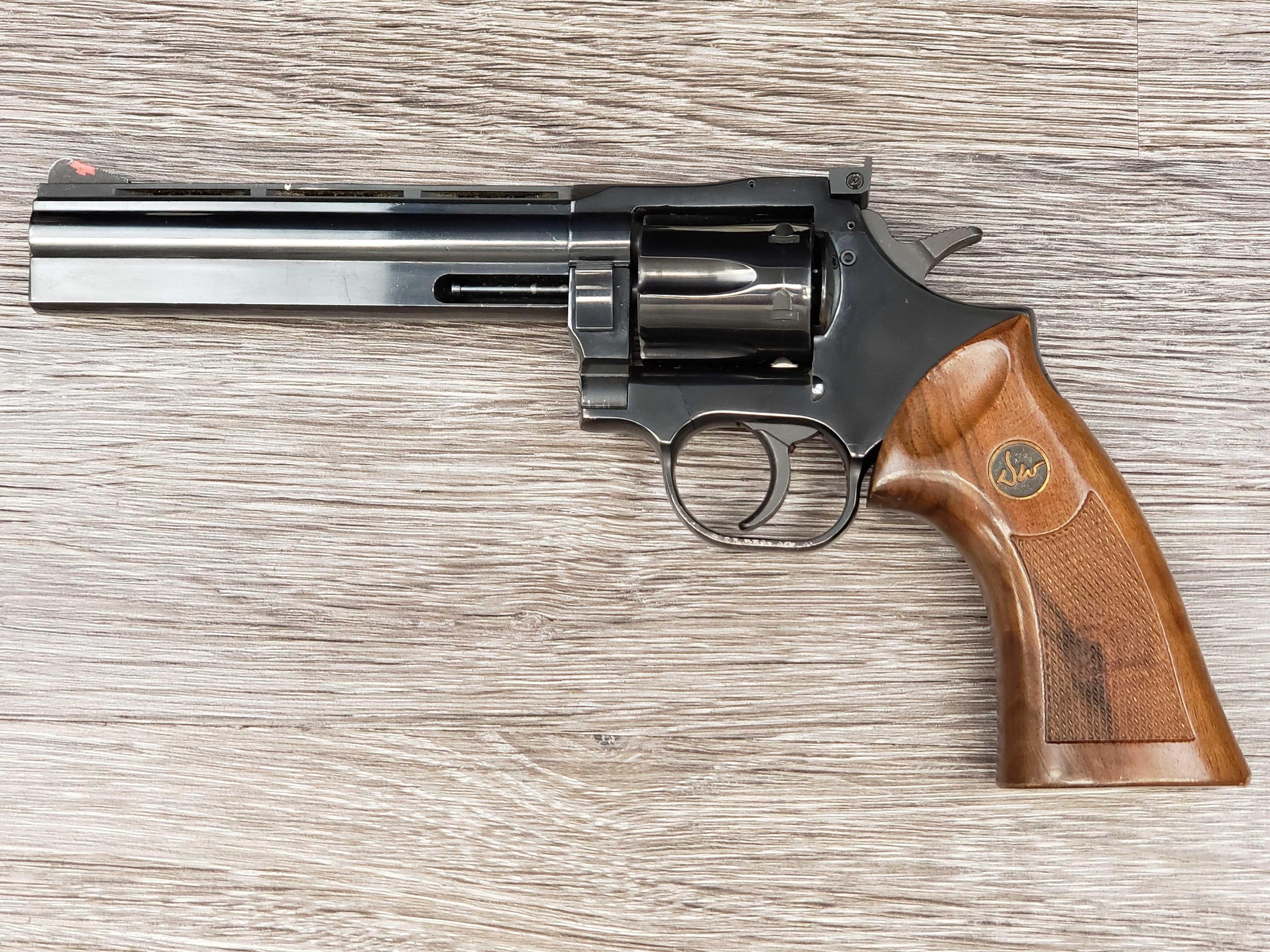 DAN WESSON .357 MAGNUM MODEL 357 REVOLVER WITH 3 EXTRA BARRELS