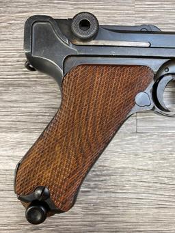 1940 DATED MAUSER S/42 LUGER P08 9MM SEMI-AUTO PISTOL WITH HOLSTER