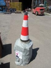 (20) 27'' TRAFFIC CONES