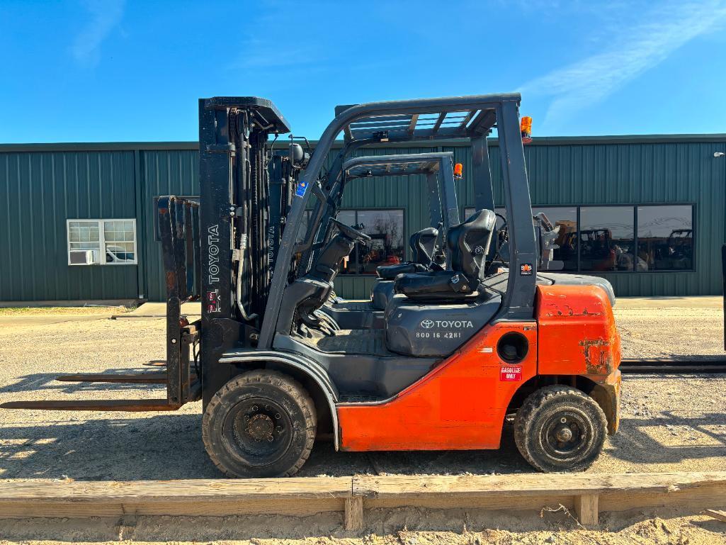 2017 TOYOTA 8FGU25 STRAIGHT MAST FORKLIFT