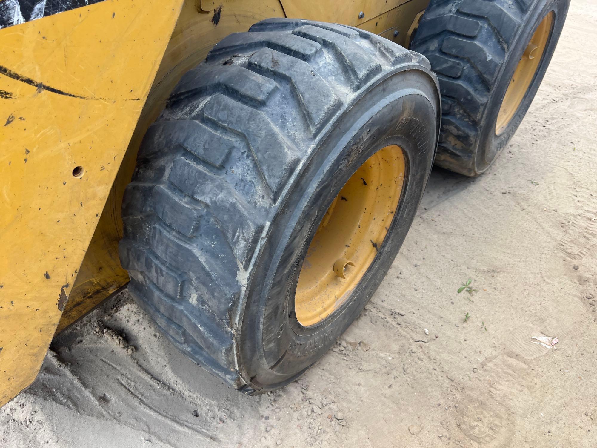 2019 CATERPILLAR 242D SKID STEER