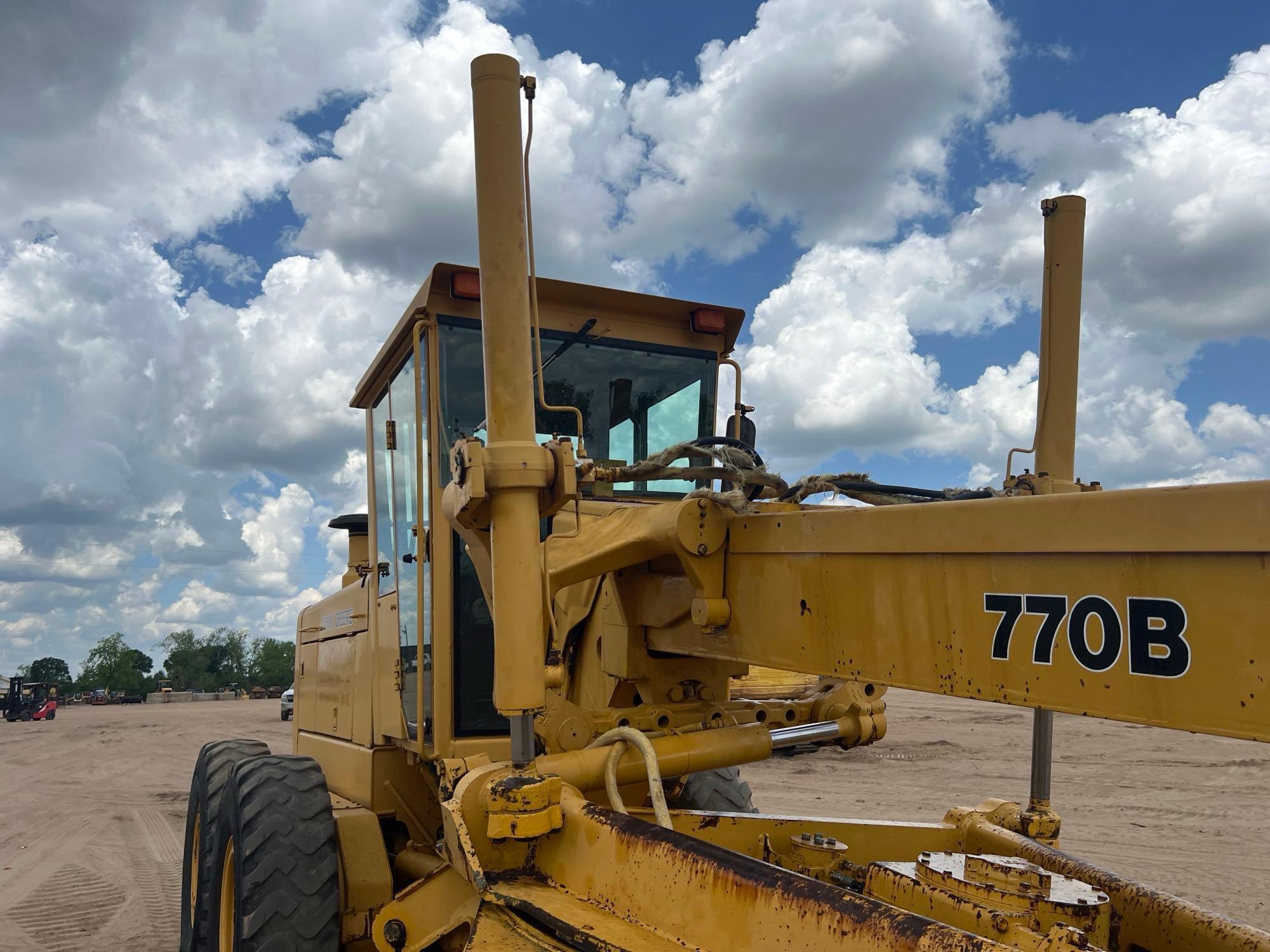 1991 JOHN DEERE 770B MOTOR GRADER