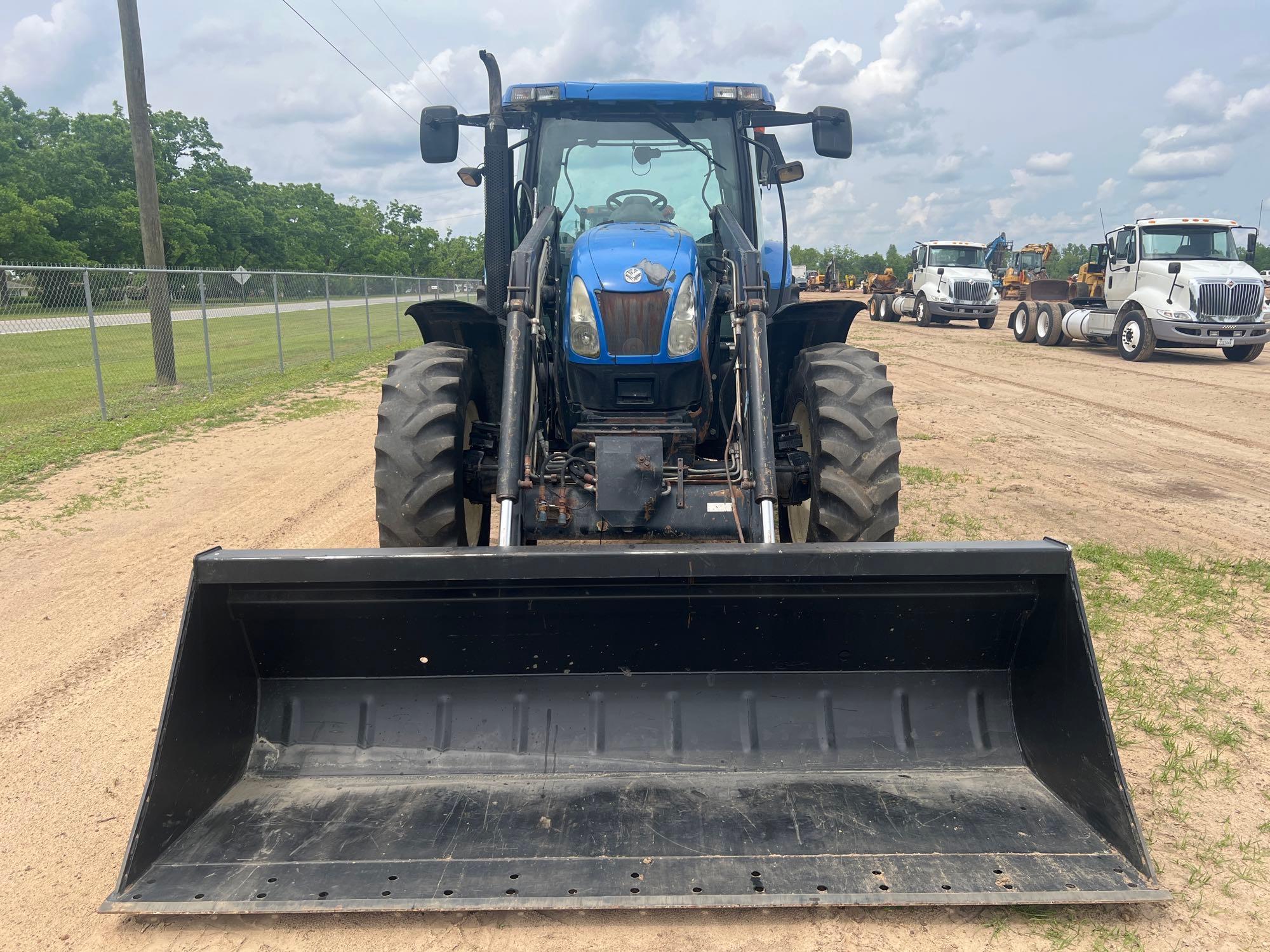 2006 NEW HOLLAND TS135A TRACTOR