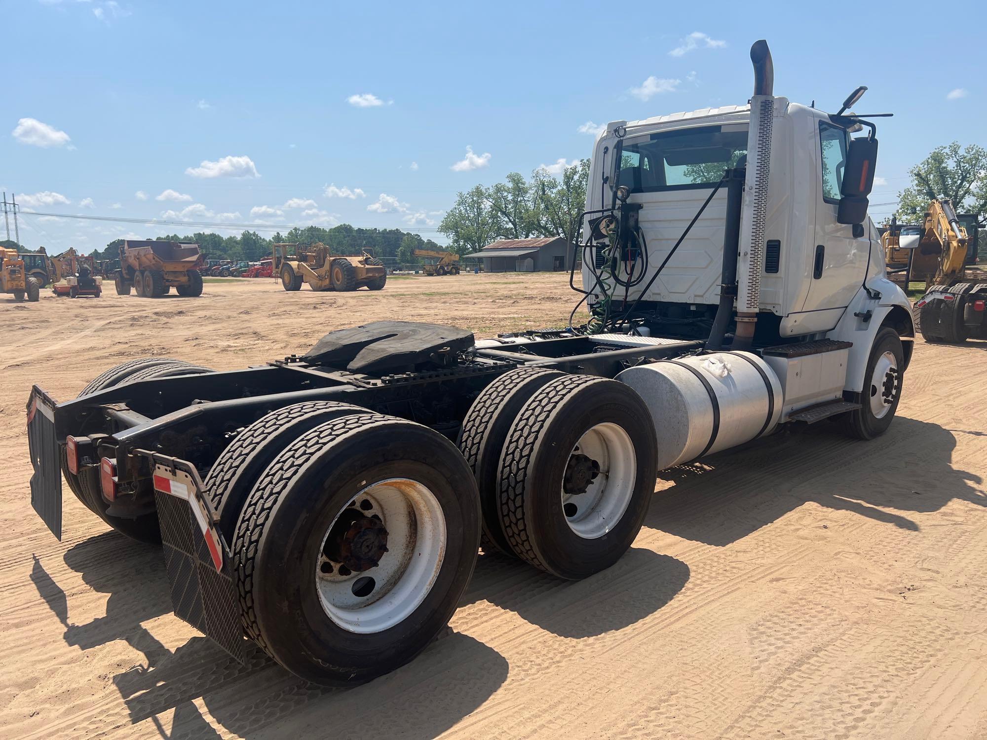 2016 INTERNATIONAL 8600 DAY CAB T/A ROAD TRACTOR