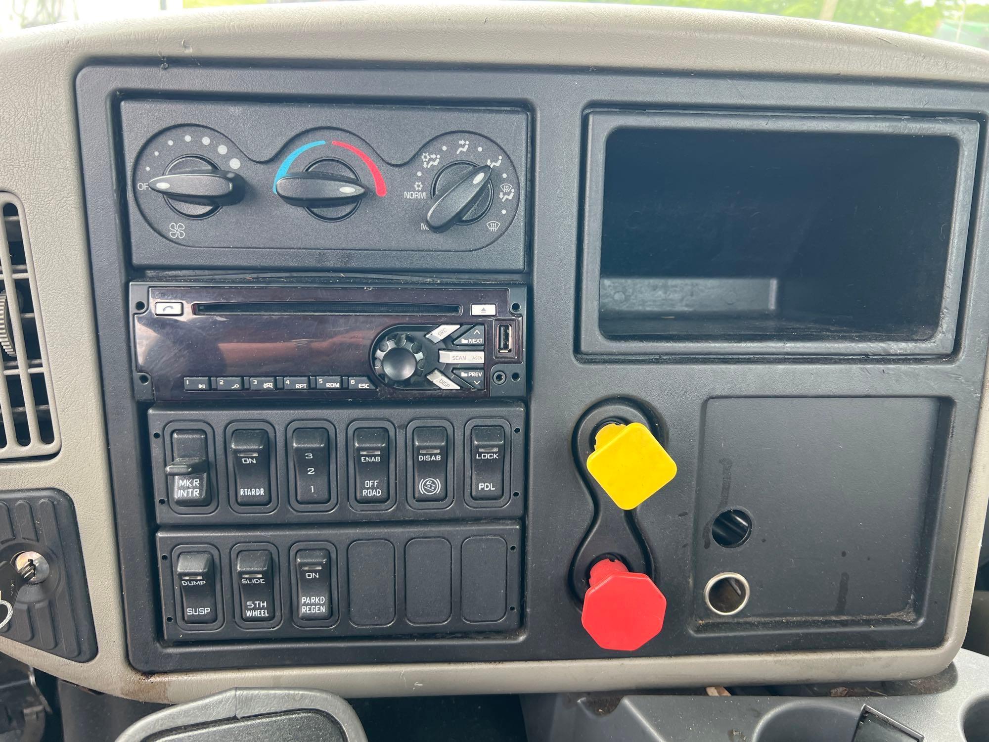 2016 INTERNATIONAL 8600 DAY CAB T/A ROAD TRACTOR